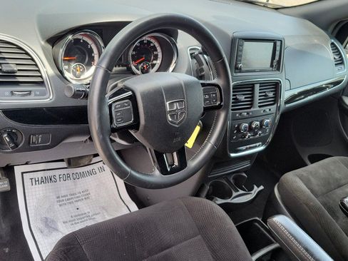 Used 2019 Dodge Grand Caravan SE FWD image 16