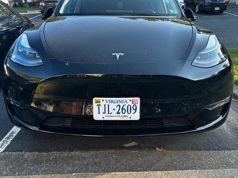 Used 2023 Tesla Model Y Long Range AWD/4WD image 1