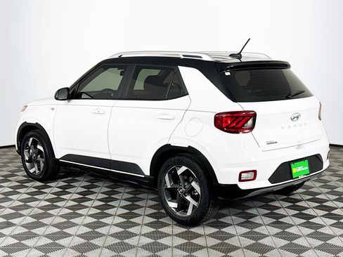 Used 2026 Hyundai Venue SEL FWD image 6