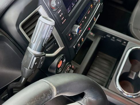 Used 2019 Nissan Titan SV w/ SV Convenience Package AWD/4WD image 17