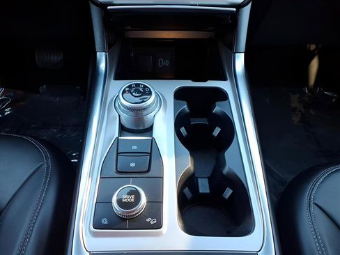 Used 2022 Ford Explorer XLT w/ Equipment Group 202A image 17