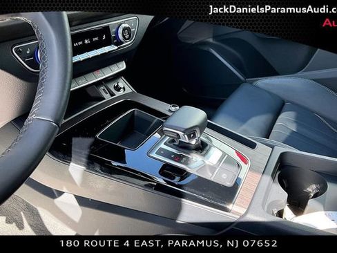 Used 2023 Audi Q5 2.0T Premium w/ Convenience Package image 12