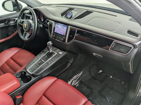 Used 2018 Porsche Macan S AWD/4WD image 23