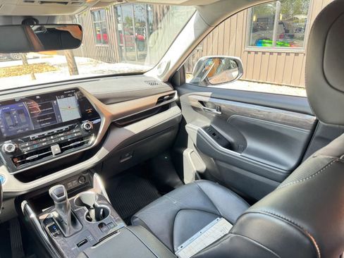 Used 2022 Toyota Highlander Limited AWD/4WD image 15