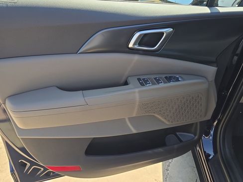 New 2026 Kia Carnival LX image 18