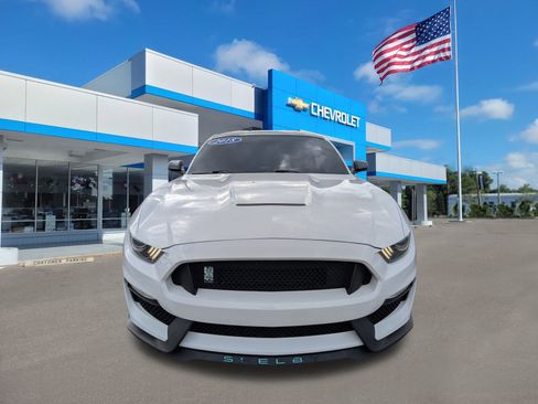 Used 2018 Ford Mustang Shelby GT350 w/ Convenience Package image 2