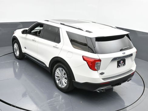 Used 2021 Ford Explorer King Ranch w/ Premium Technology Package image 34