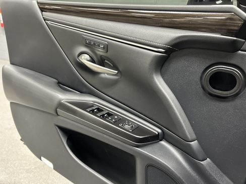 Used 2019 Lexus ES 350 w/ Accessory Package FWD image 14