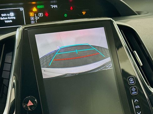 Used 2018 Toyota Prius Prime Premium image 22