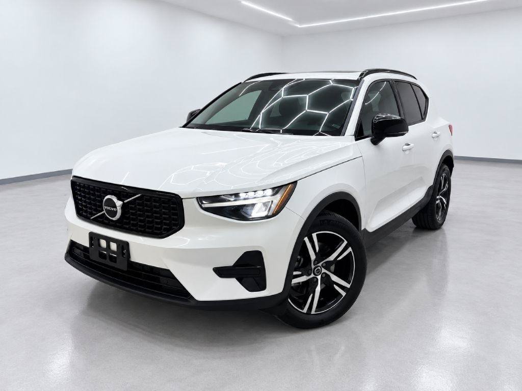 Used 2024 Volvo XC40 B5 Core w/ Climate Package AWD/4WD image 7