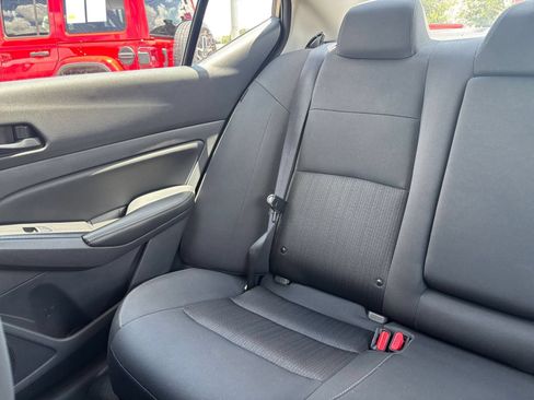 Used 2025 Nissan Altima 2.5 SV FWD image 38