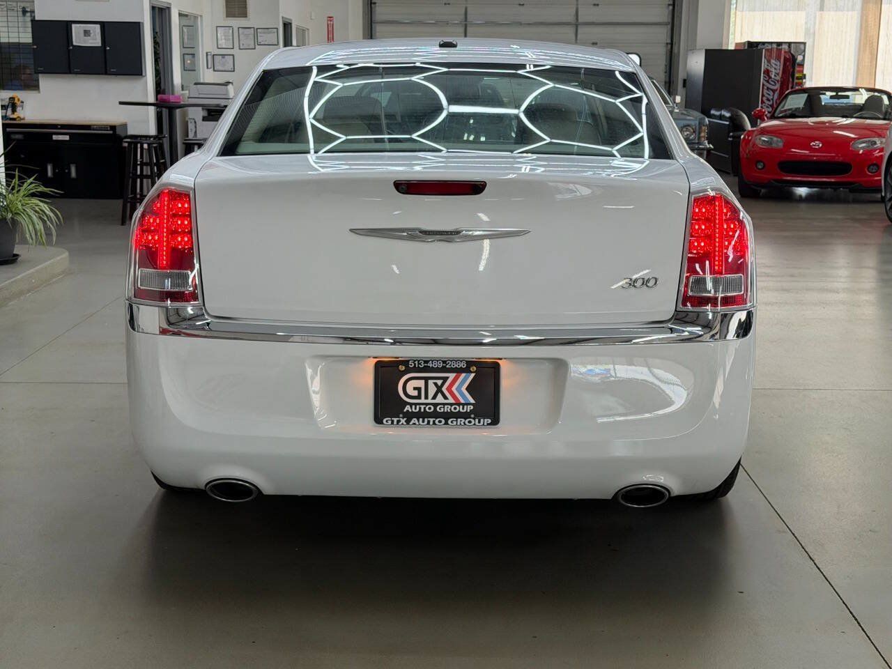 Used 2014 Chrysler 300 w/ Driver Convenience Group RWD image 3