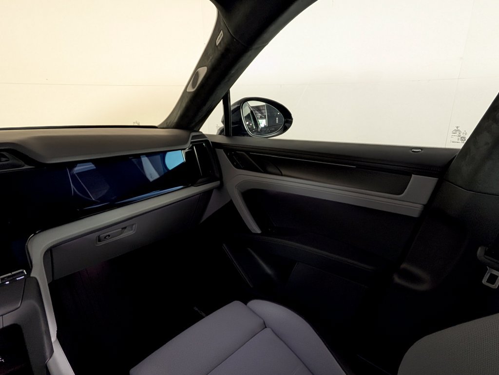 New 2026 Porsche Cayenne Turbo AWD/4WD image 23
