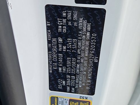 Certified 2023 Kia Carnival EX image 27