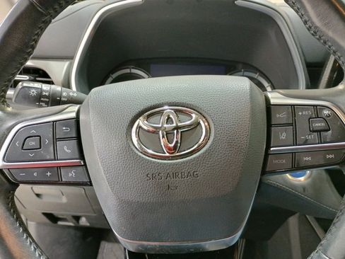 Used 2021 Toyota Highlander XLE image 14