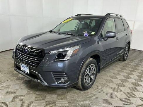 Used 2023 Subaru Forester Premium image 4