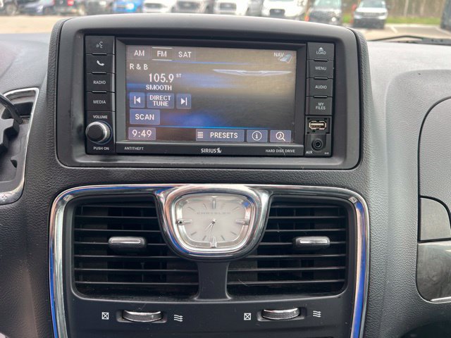 Used 2013 Chrysler Town & Country Limited w/ Luxury Group FWD image 23