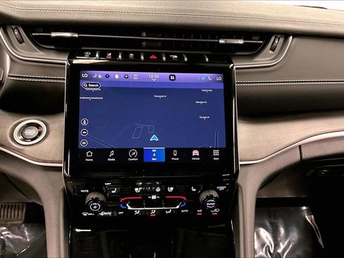 Used 2023 Jeep Grand Cherokee L Limited w/ Luxury Tech Group II AWD/4WD image 30