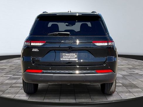 Used 2025 Jeep Grand Cherokee Altitude image 6