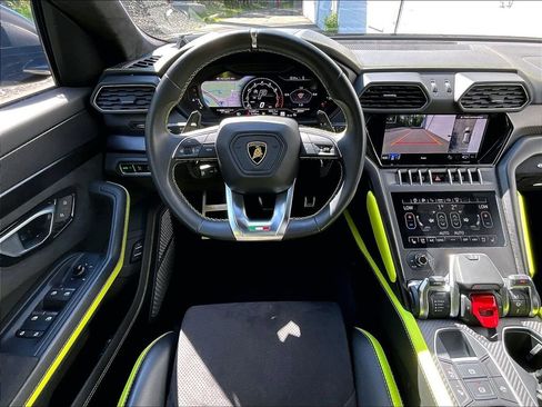 Used 2022 Lamborghini Urus AWD/4WD image 11