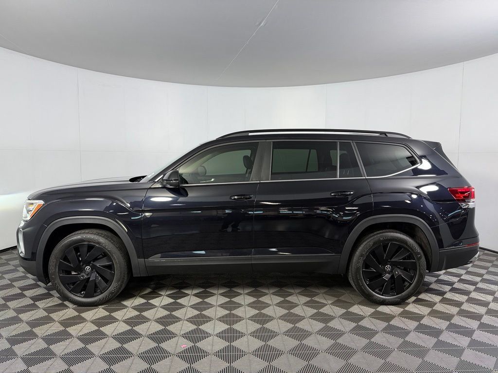 Used 2024 Volkswagen Atlas SE w/ Panoramic Sunroof Package FWD image 10