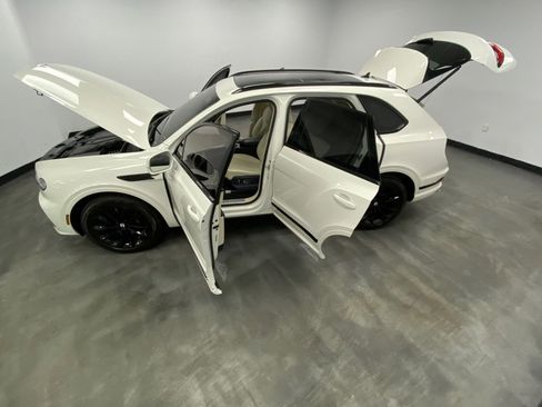 Used 2024 Bentley Bentayga image 50