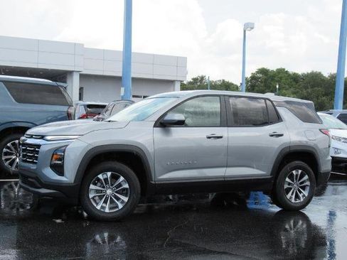 New 2026 Chevrolet Equinox LT image 2