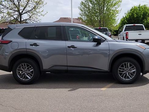 Used 2024 Nissan Rogue S AWD/4WD image 10