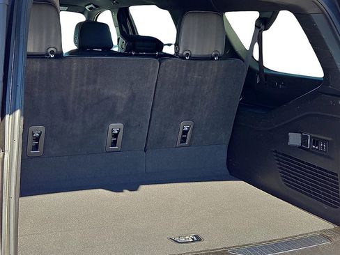 Certified 2023 Chevrolet Suburban Premier image 7