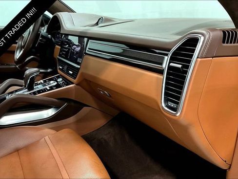 Used 2022 Porsche Cayenne Turbo image 15