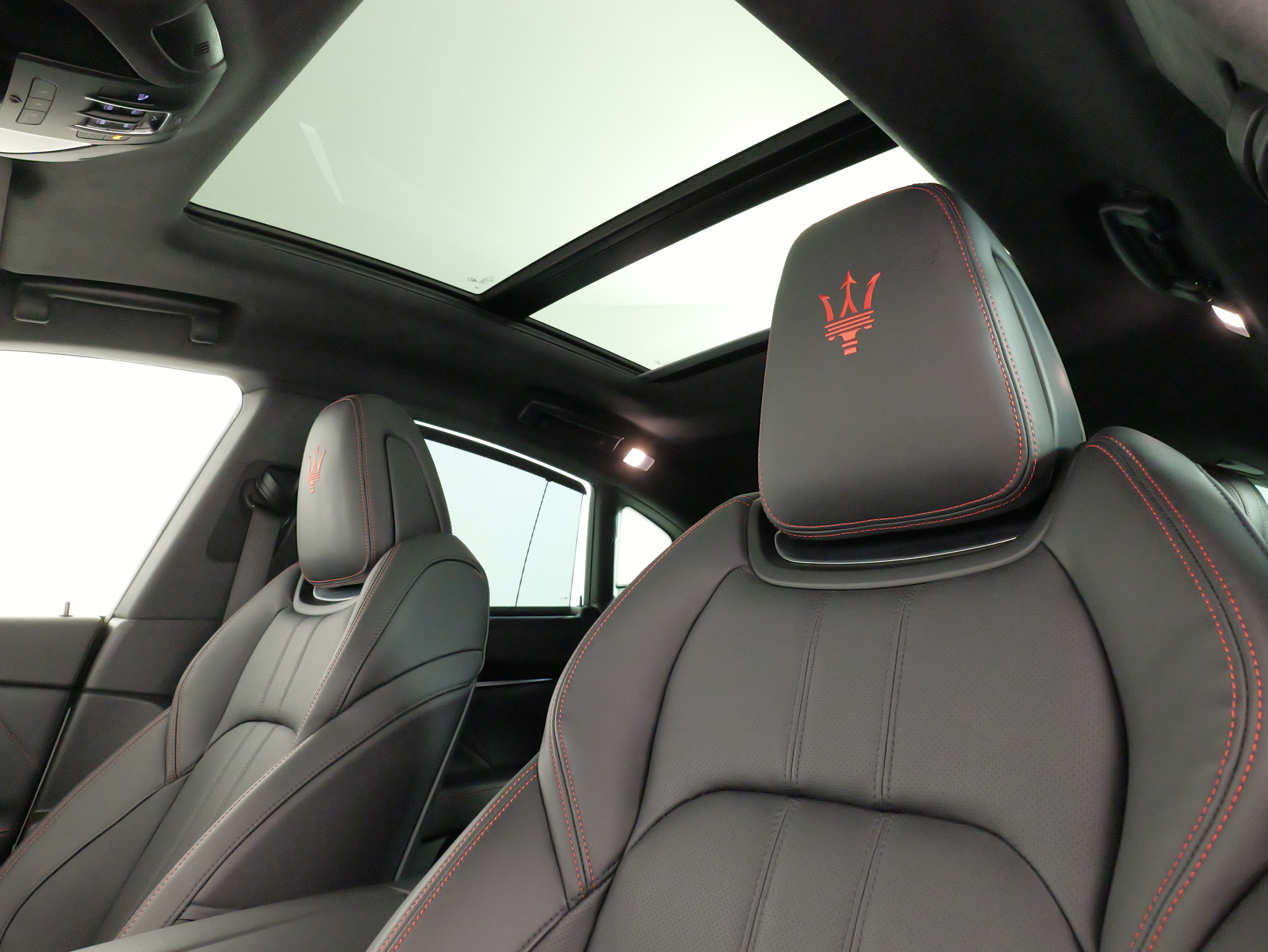 Used 2024 Maserati Levante GT Ultima AWD/4WD image 34