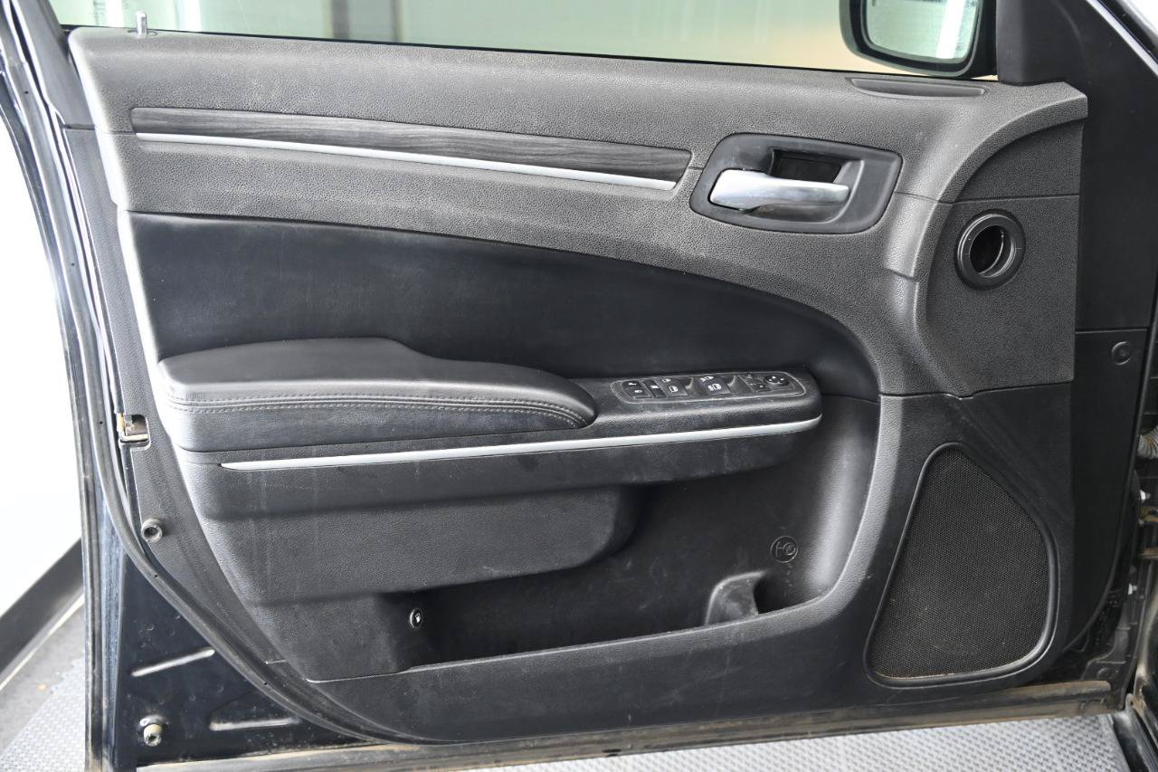 Used 2021 Chrysler 300 Touring L RWD image 14