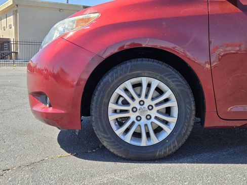 Used 2011 Toyota Sienna XLE w/ Premium Pkg image 6