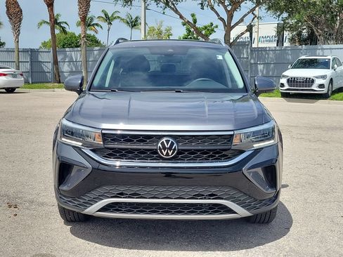 Certified 2024 Volkswagen Taos SE w/ Panoramic Sunroof Package FWD image 9