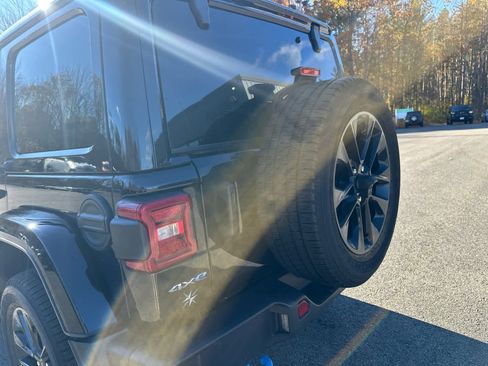 Used 2022 Jeep Wrangler Unlimited Sahara w/ Cold Weather Group image 25