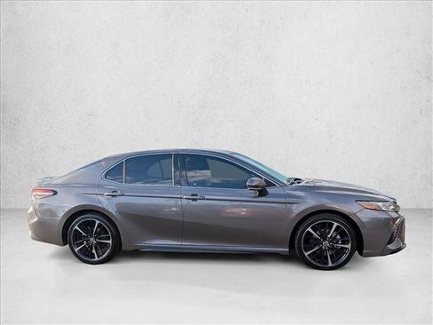 Used 2018 Toyota Camry XSE FWD image 9
