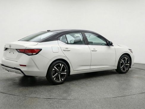 Used 2025 Nissan Sentra SV image 9