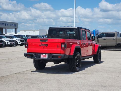 Used 2024 Jeep Gladiator Sport AWD/4WD image 7