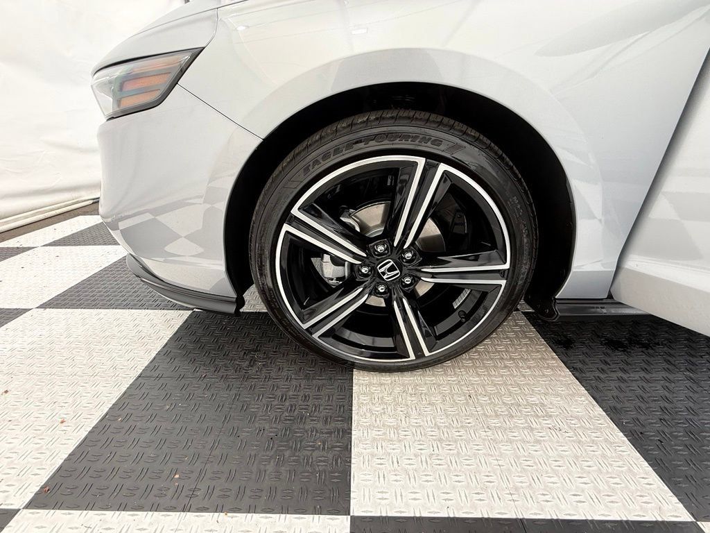 Used 2026 Honda Accord SE image 9