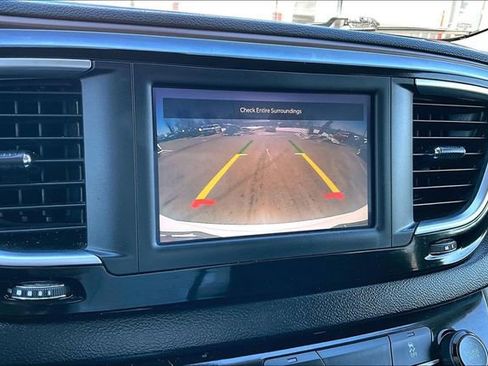 Used 2022 Chrysler Voyager LX image 17