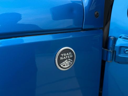 Used 2014 Jeep Wrangler Unlimited Sahara w/ Dual Top Group image 38