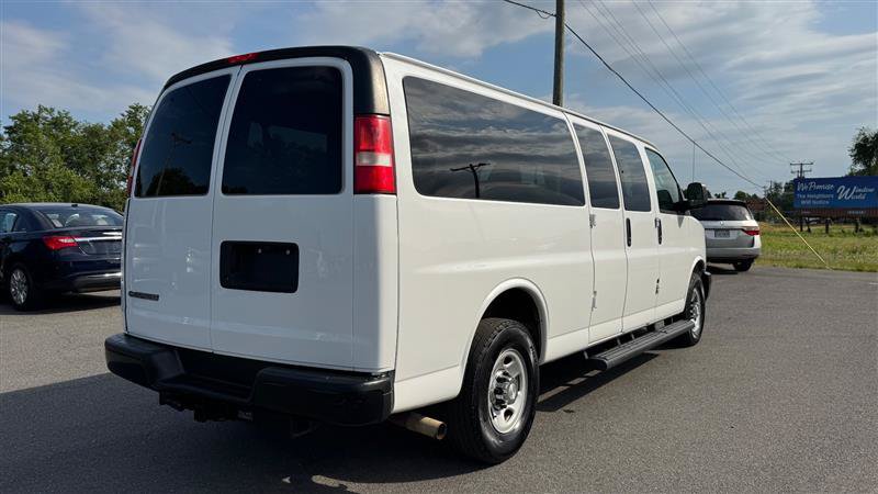 Used 2017 Chevrolet Express 3500 LS RWD image 8