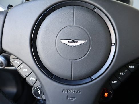 Used 2014 Aston Martin Vanquish Coupe image 21