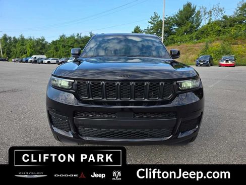 Used 2023 Jeep Grand Cherokee L Laredo AWD/4WD image 2