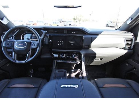 Used 2025 GMC Sierra 2500 AT4 image 7