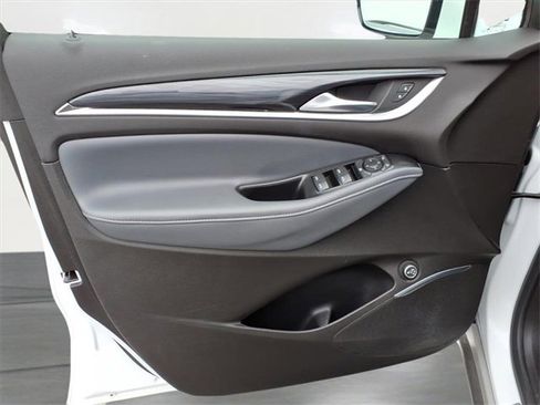 Used 2021 Buick Enclave Essence image 21