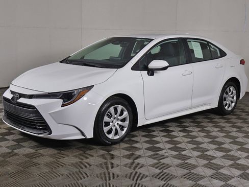 Used 2024 Toyota Corolla LE image 5