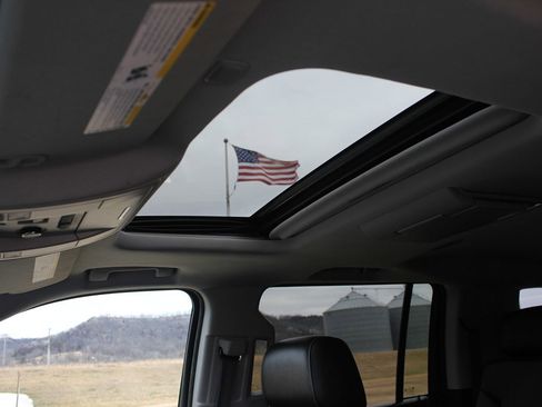 Used 2016 Chevrolet Suburban LTZ image 28