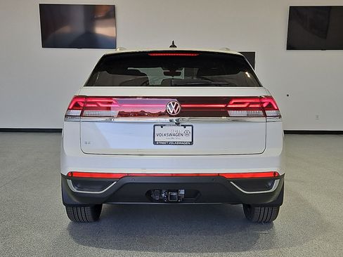 New 2026 Volkswagen Atlas Cross Sport SE FWD image 8