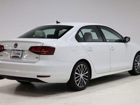 Used 2016 Volkswagen Jetta Sport FWD image 7